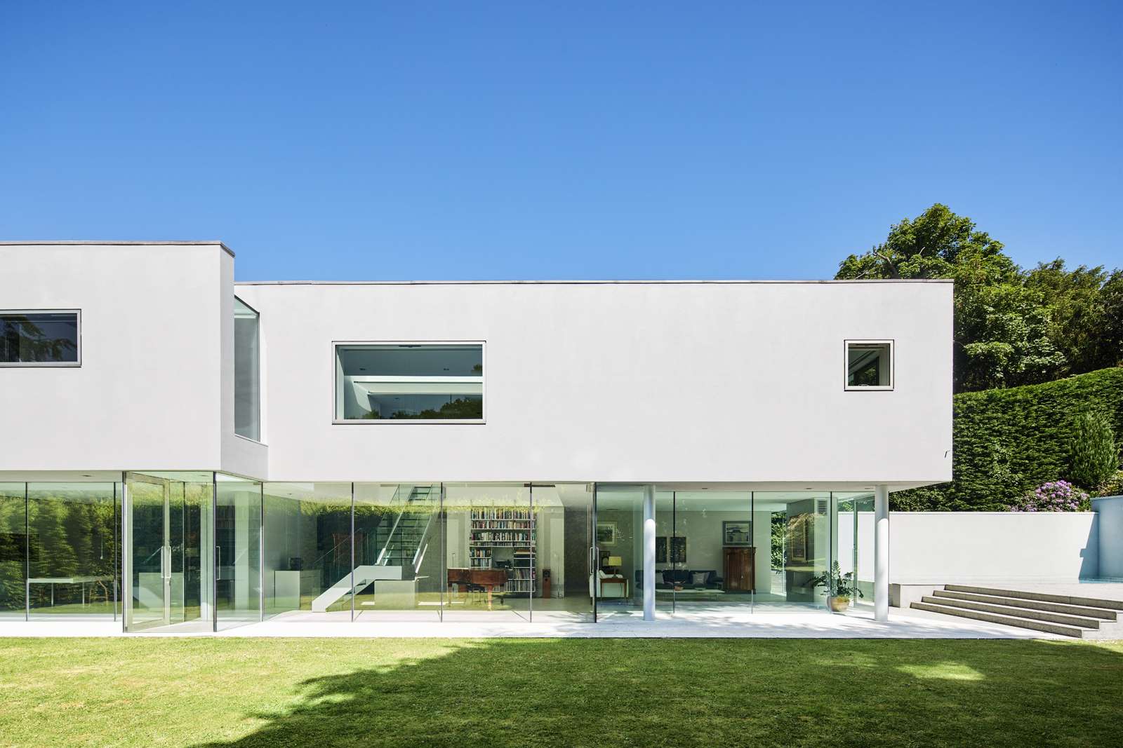 How this International Style-inspired house in Surrey makes a bigger splash