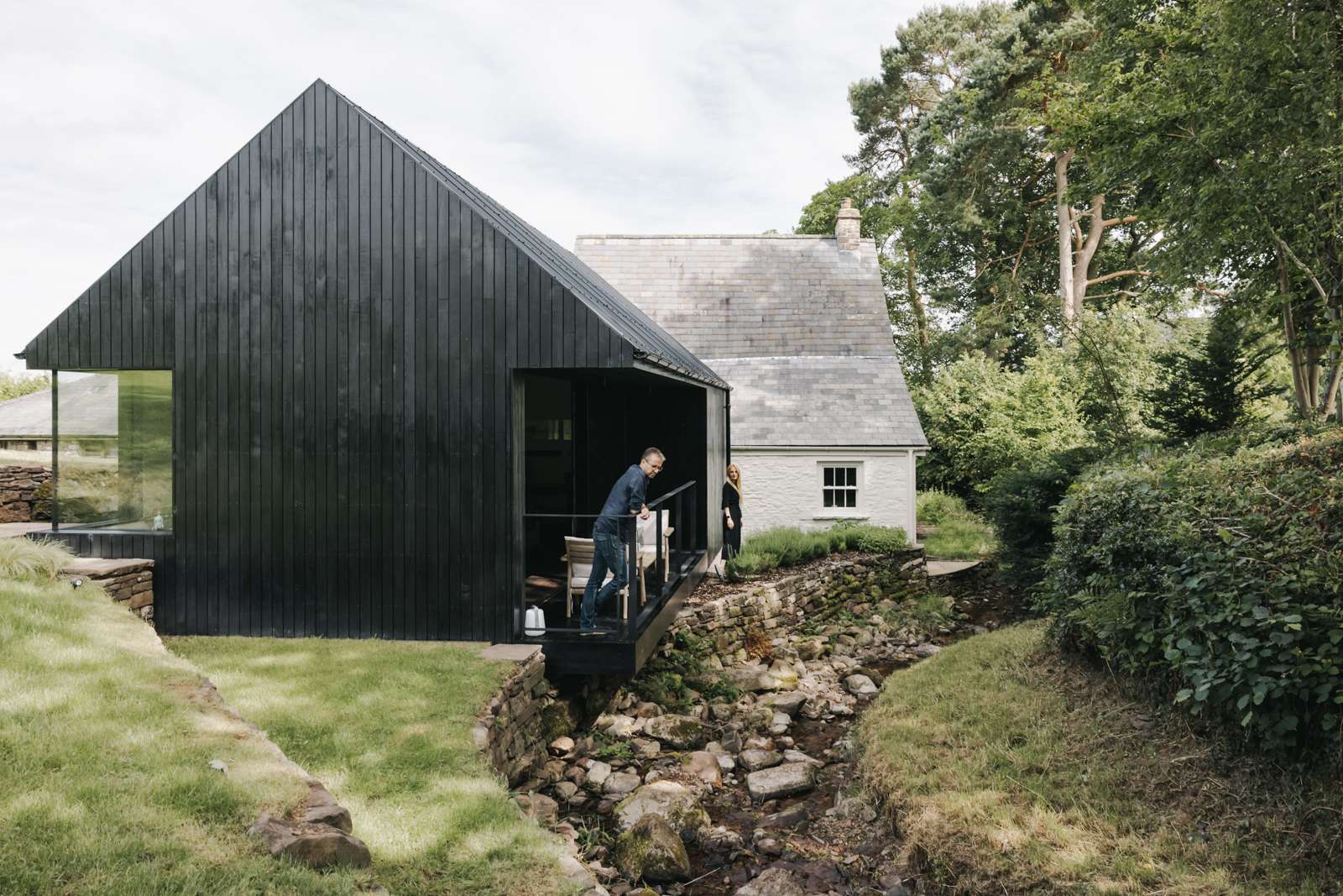 Architects Russell Jones and Duygu Kirisoglu Jones’ thoughtful restoration of a derelict farmhouse among the beauty of the Brecon Beacons in Wales